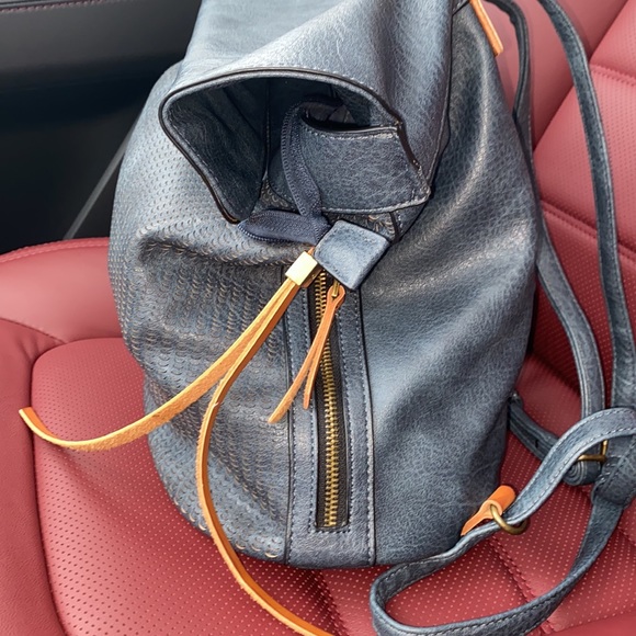 Backpack - Picture 3 of 4